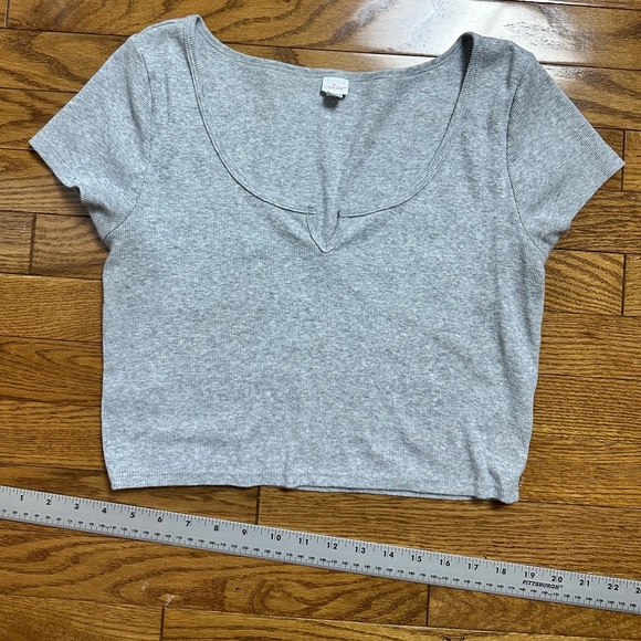 Colsie Gray Ribbed Crop Top - Picture 4 of 6